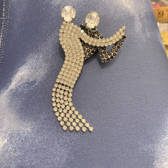 Vintage man and woman dancing rhinestone brooch.​​ - Picture 3 of 4